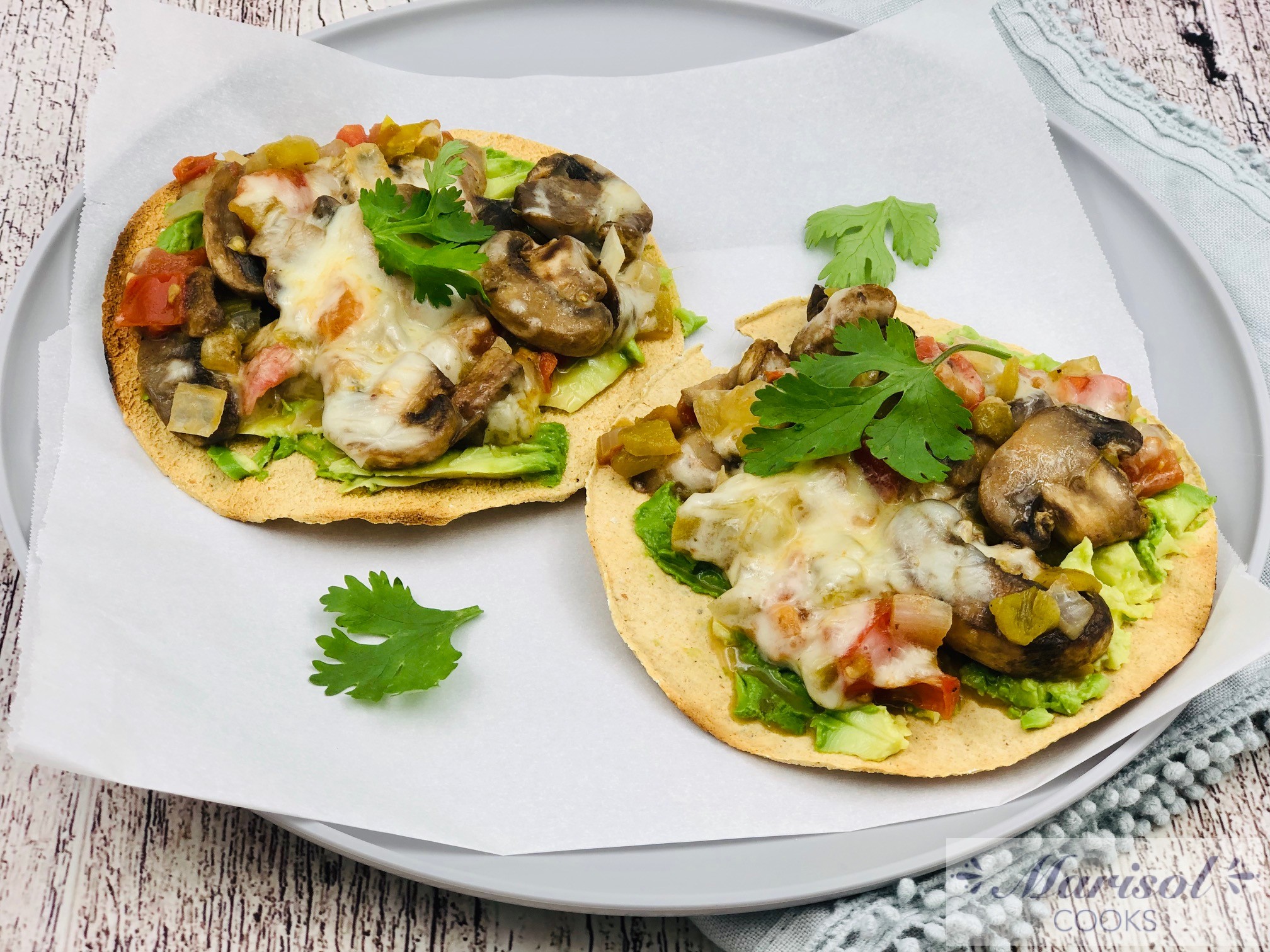 Mushroom Tostadas/ Champiñones a la Mexicana.