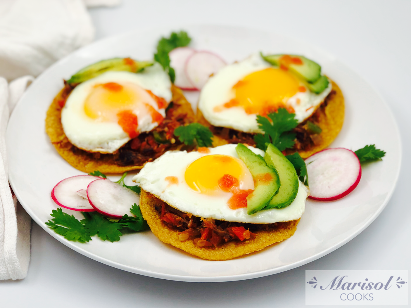 Tostadas de Machacado. Machacado Tostadas.